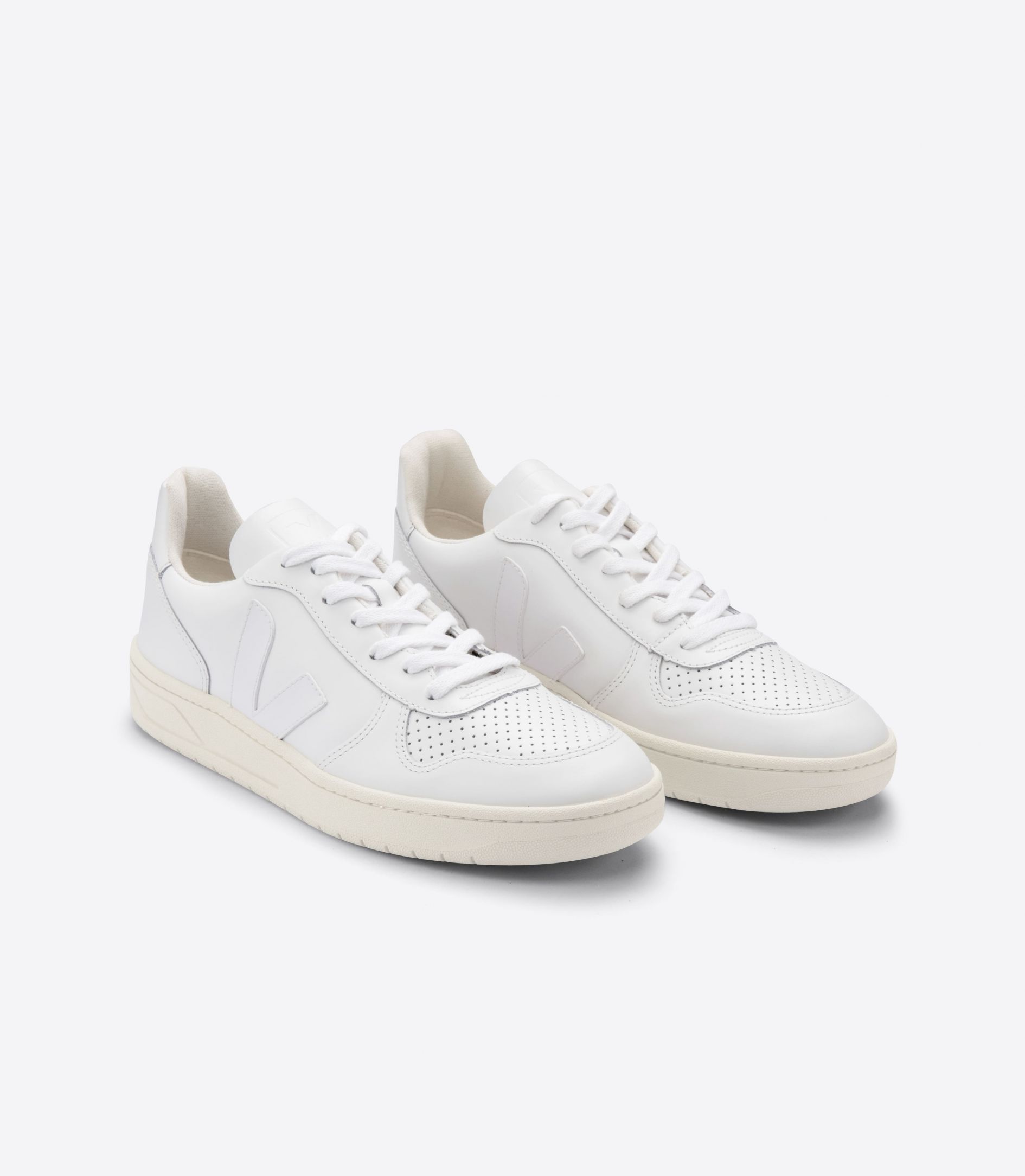 Save 21% Veja V-10 Chromefree Leather in White Womens Trainers Veja Trainers 