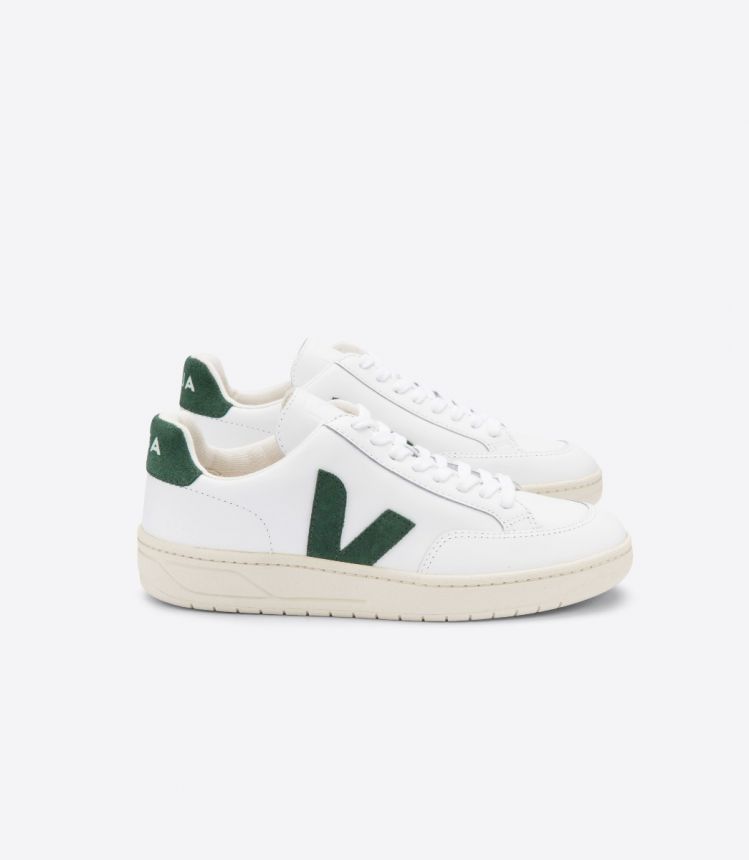Womens Shoes Trainers Low-top trainers Veja Leather V Logo Lace-up Sneakers in Green 