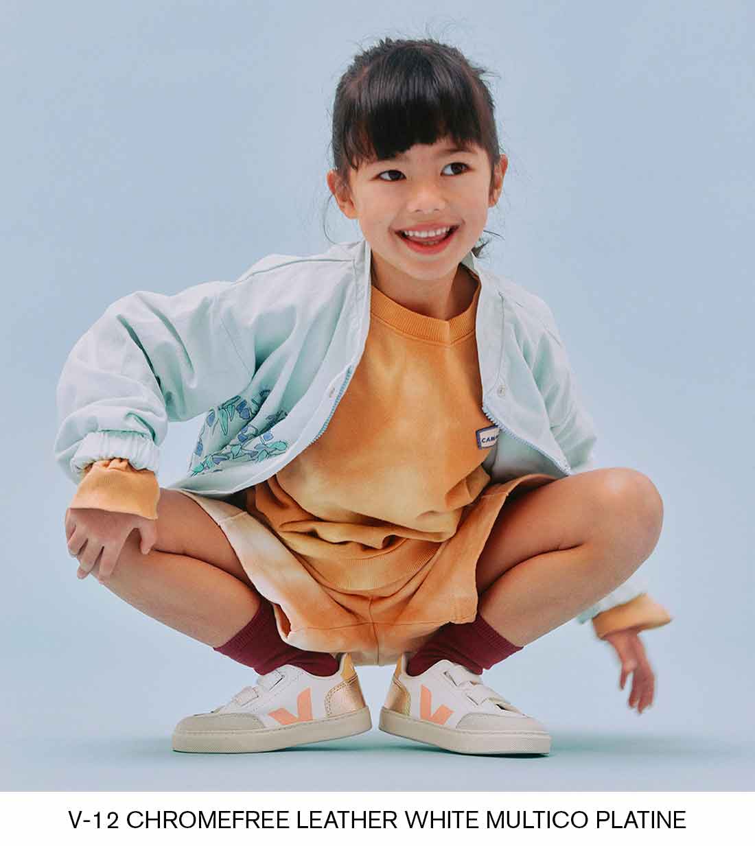 Little girl wearing shoes V-12 chromefree leather white multico platine